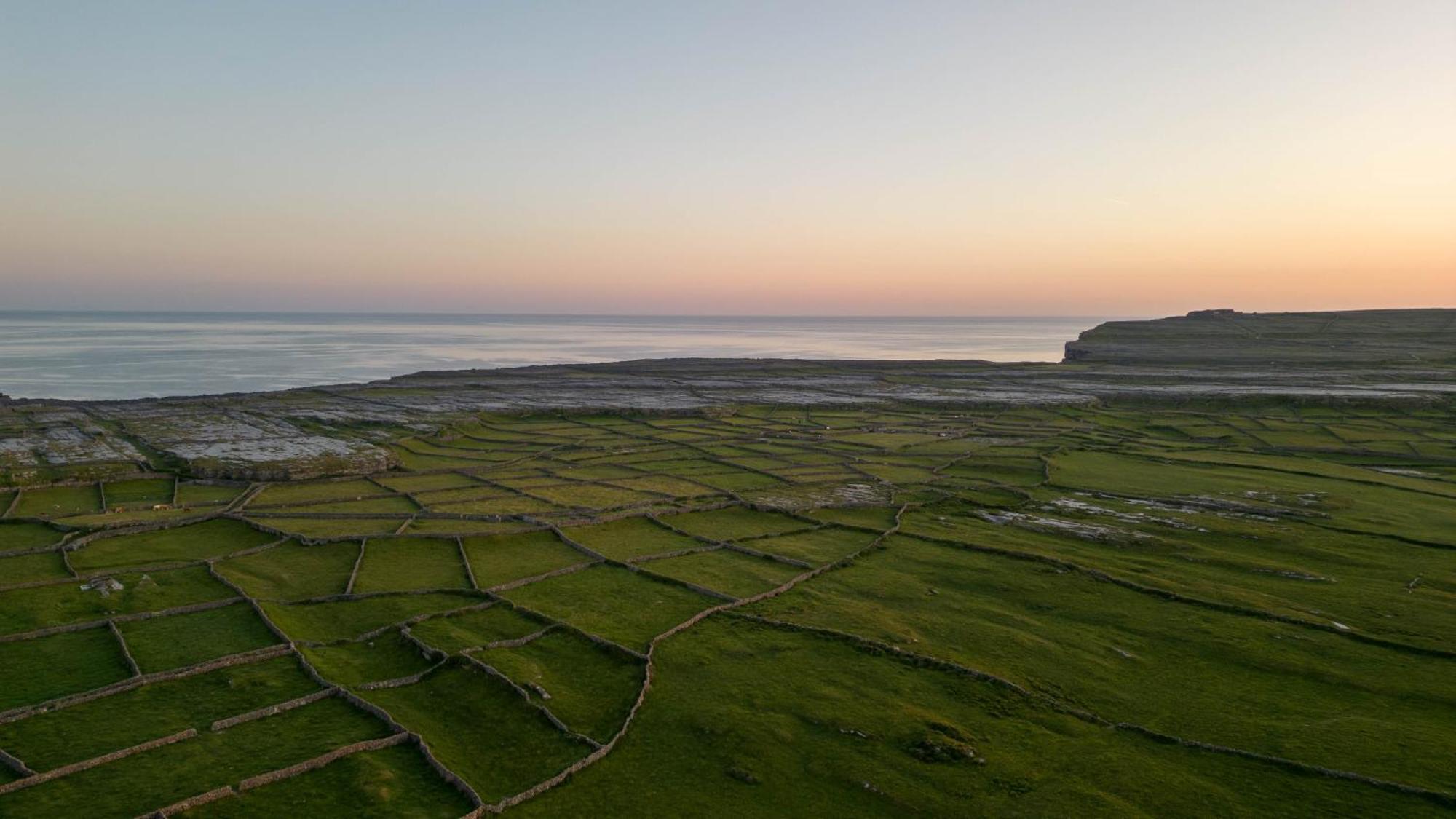 Aran Walkers Lodge Inis Mór Extérieur photo