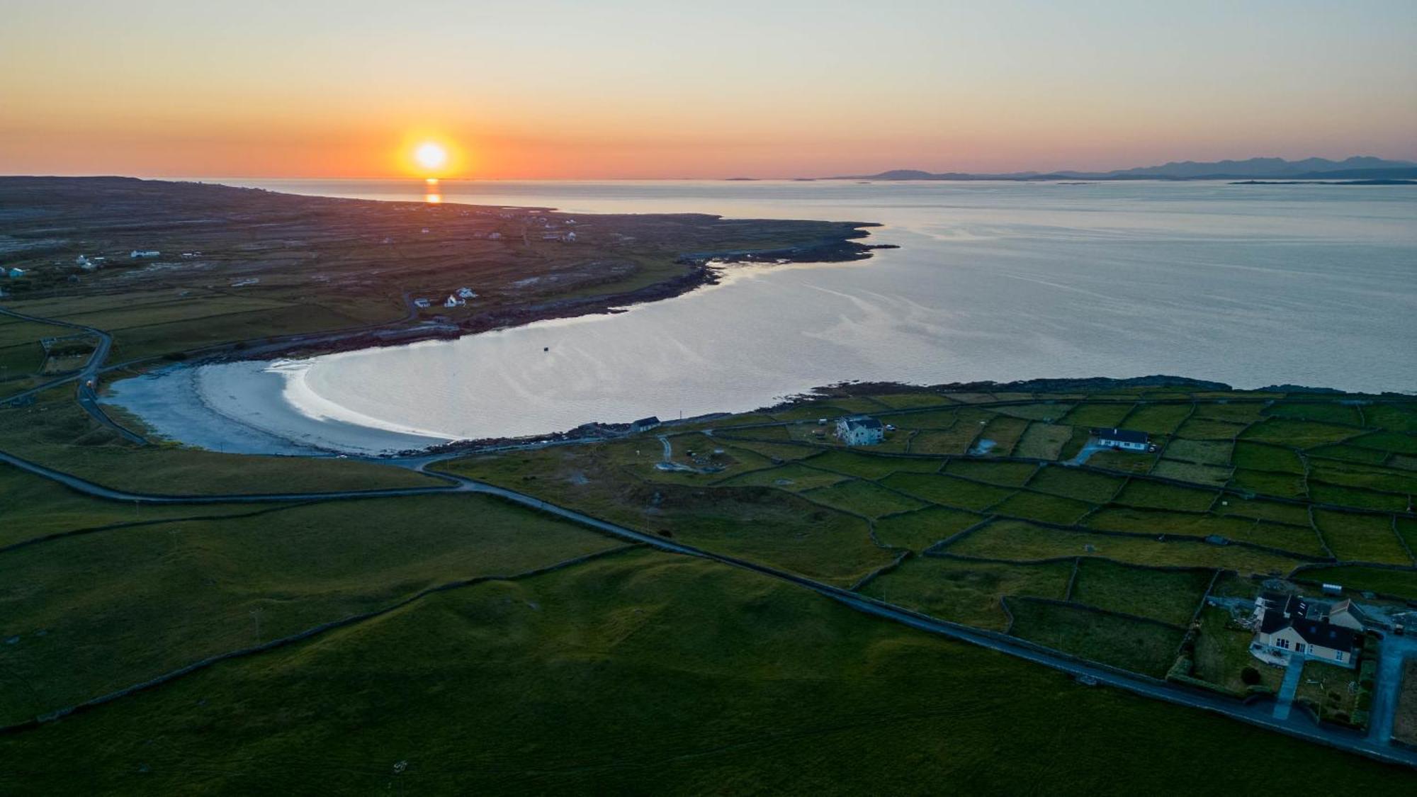 Aran Walkers Lodge Inis Mór Extérieur photo