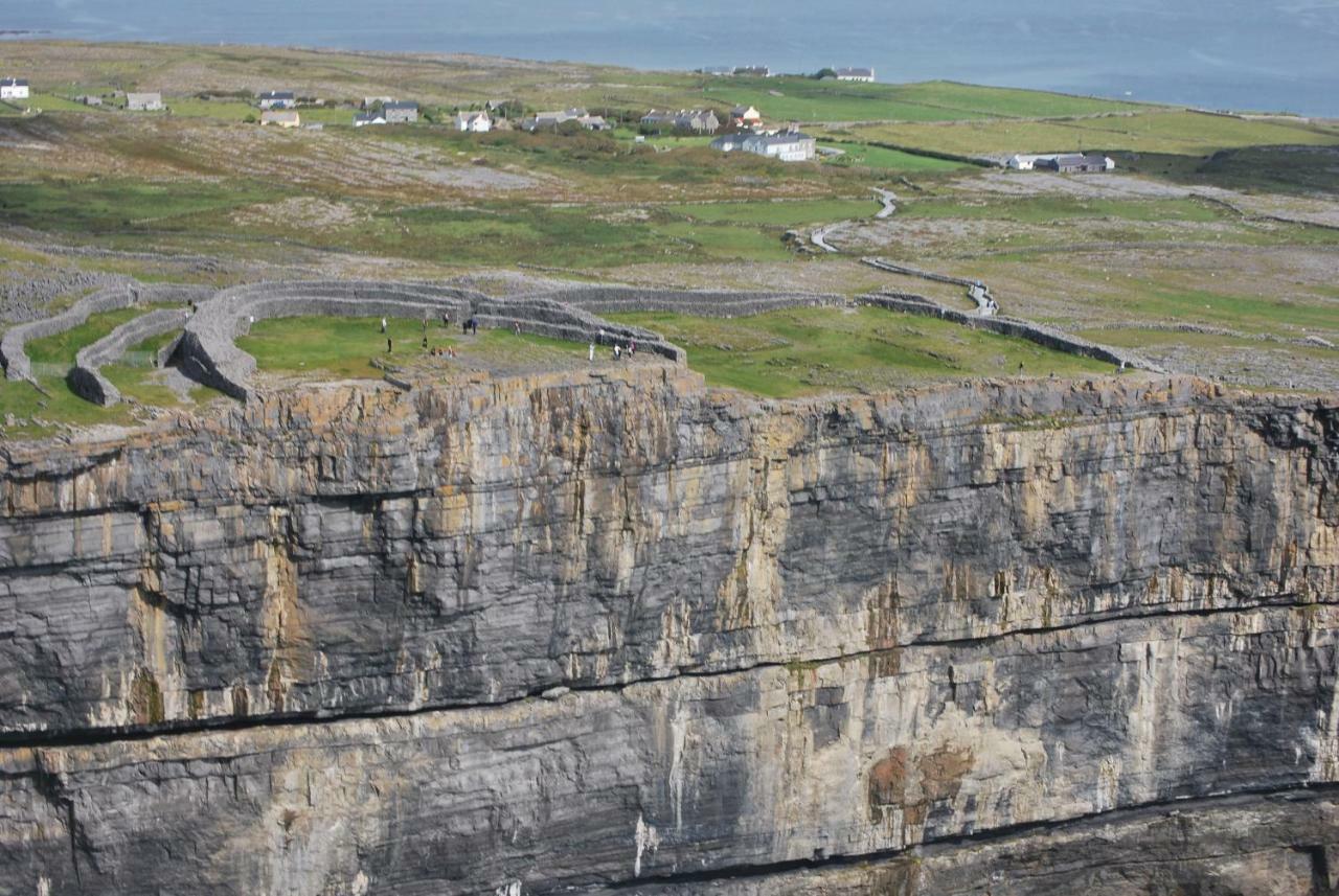 Aran Walkers Lodge Inis Mór Extérieur photo